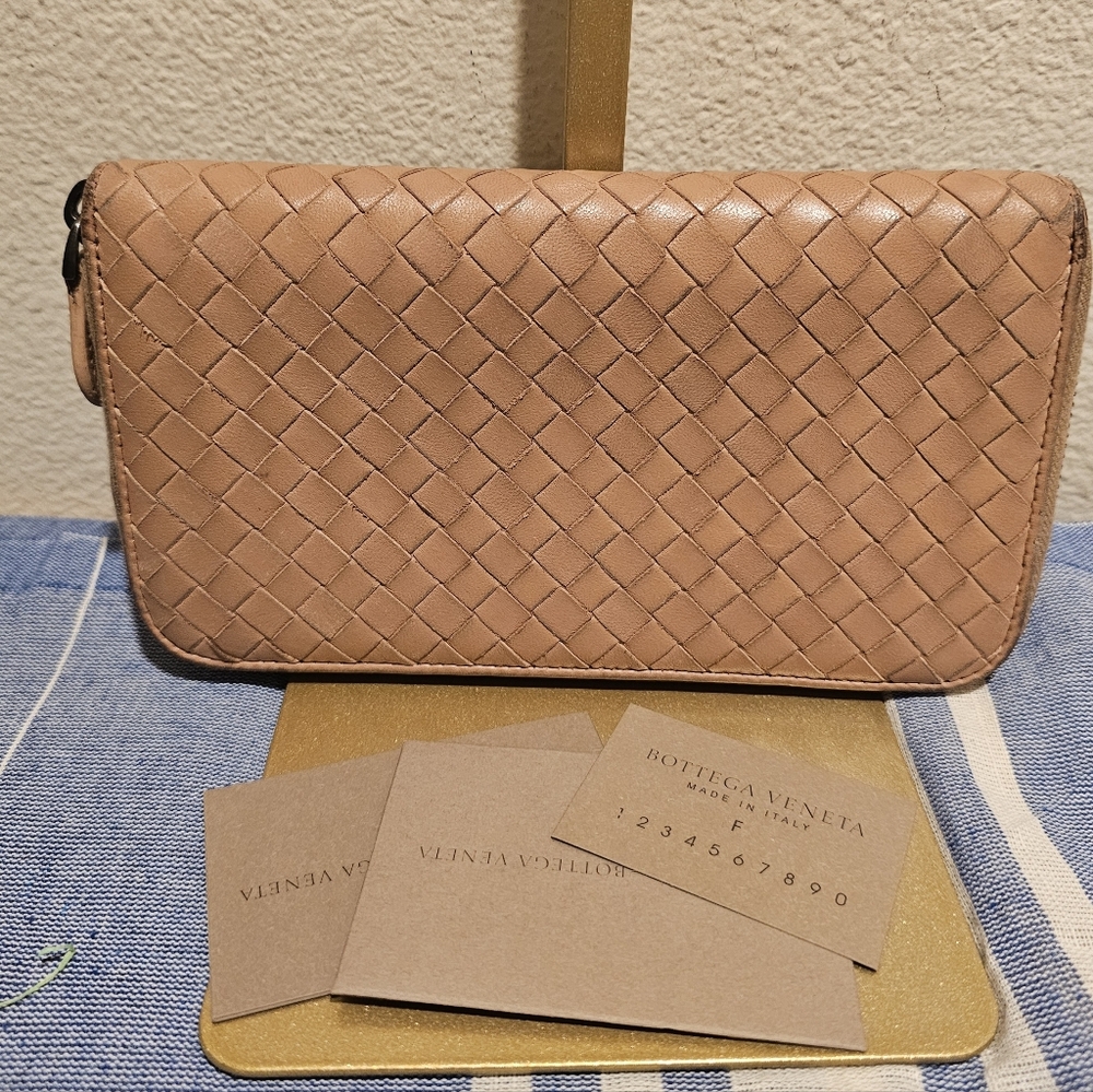 Bottega Veneta  Intricciato Wallet In Dusty Pink